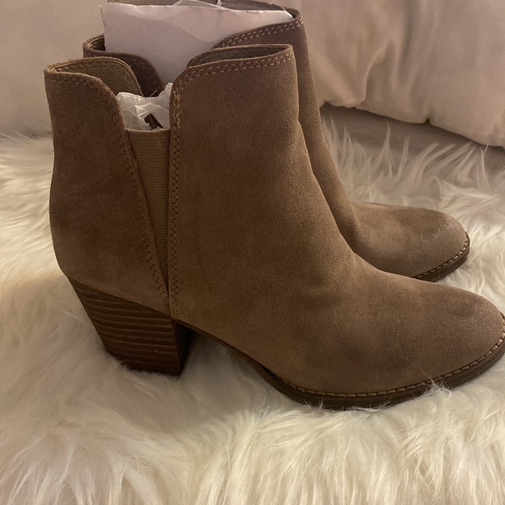 Dolce Vita, suede ankle booties, taupe, brand new, size 6, NO BOX, NWOB $125